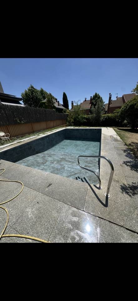 Piscinas, jacuzzis y exteriores